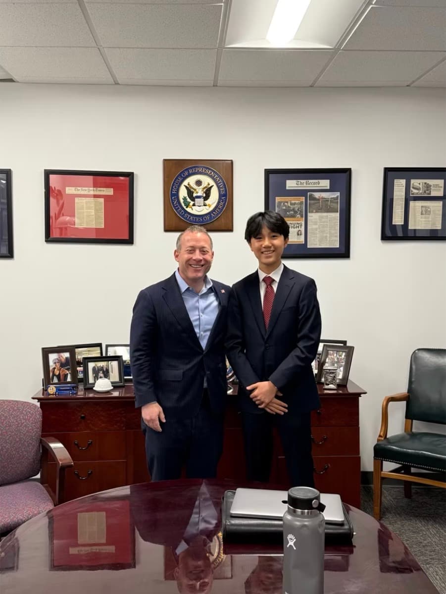 A Whitestone member meeting a member of Congress